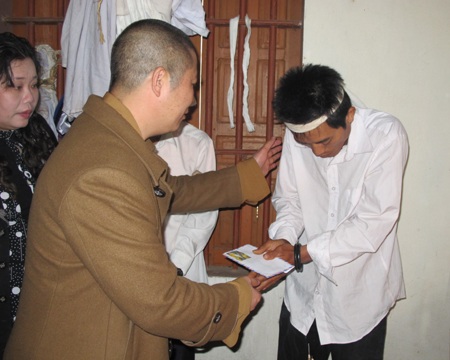 Nạn nhân vụ sập mỏ Lèn Cờ tiếp tục nhận chia sẻ - 4