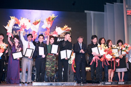 Tùng Dương đoạt "cú đúp" giải Cống hiến - 23 Tùng Dương đoạt "cú đúp" giải Cống hiến - 23