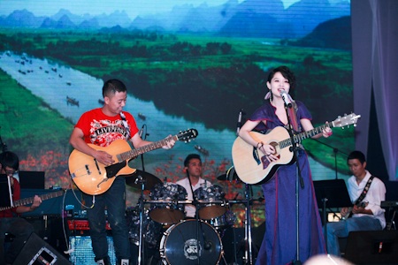 Tùng Dương đoạt "cú đúp" giải Cống hiến - 15 Tùng Dương đoạt "cú đúp" giải Cống hiến - 15
