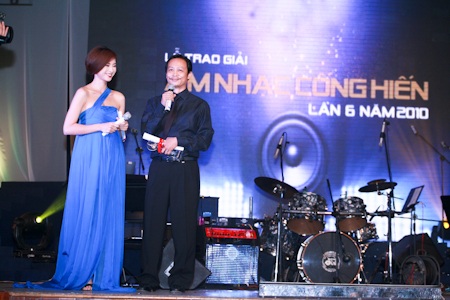 Tùng Dương đoạt "cú đúp" giải Cống hiến - 8 Tùng Dương đoạt "cú đúp" giải Cống hiến - 8