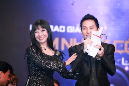 Tùng Dương đoạt "cú đúp" giải Cống hiến - 5 Tùng Dương đoạt "cú đúp" giải Cống hiến - 5