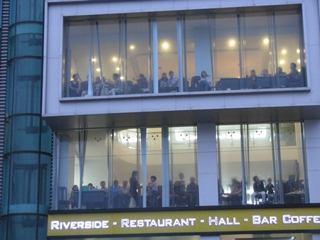 Gần 1 tháng trước lễ hội pháo hoa: Đã kín phòng, “sốt” vé - 1