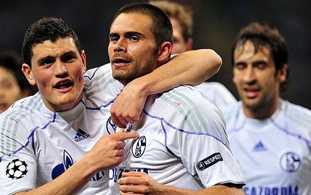 Nhìn lại hai trận tứ kết lượt đi Champions League đêm qua - 14