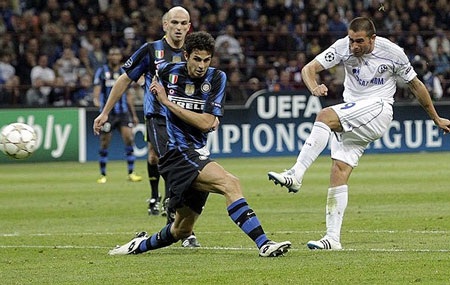 Nhìn lại hai trận tứ kết lượt đi Champions League đêm qua - 16