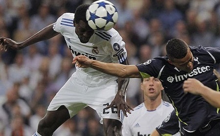 Nhìn lại hai trận tứ kết lượt đi Champions League đêm qua - 1