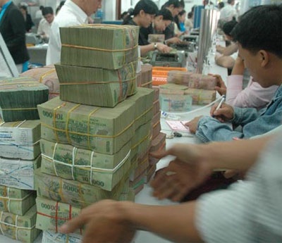 “Vượt rào” lãi suất - 1