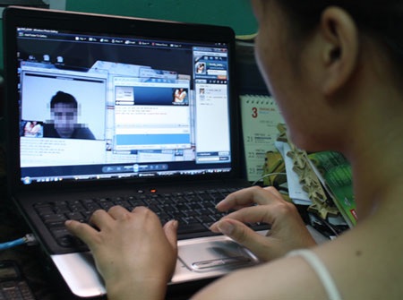 Khỏa thân trên mạng - 1