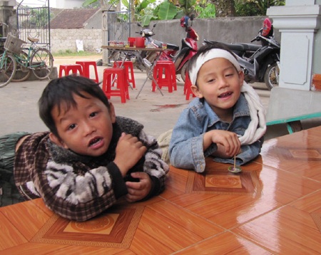 Một vụ sập mỏ đá, 40 đứa trẻ thành mồ côi - 2 Một vụ sập mỏ đá, 40 đứa trẻ thành mồ côi - 2