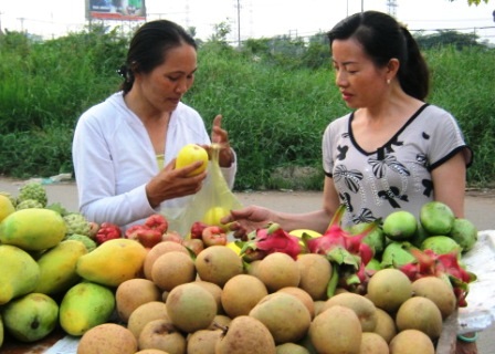 Dân giảm chi tiêu, hàng quán kinh doanh “nhỏ giọt” - 2