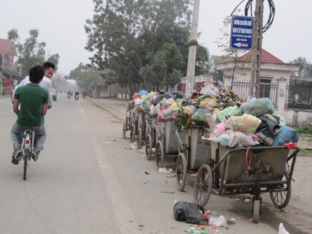 Thành phố Vinh lại ngập trong rác thải - 4 Thành phố Vinh lại ngập trong rác thải - 4