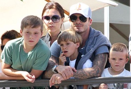 Vợ chồng Beckham bị chỉ trích khi chọn trường cho con - 1 Vợ chồng Beckham bị chỉ trích khi chọn trường cho con - 1