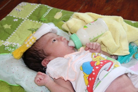 Quỹ Bé Nhân ái đến với 3 cháu bé bị bỏ rơi ở chùa Long An - 9 Quỹ Bé Nhân ái đến với 3 cháu bé bị bỏ rơi ở chùa Long An - 9