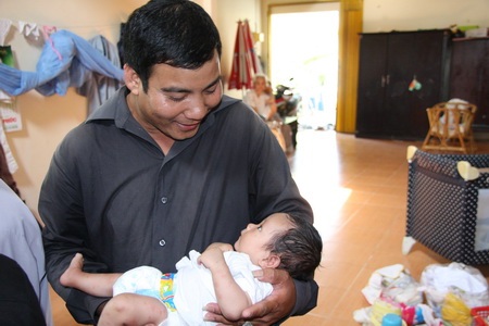 Quỹ Bé Nhân ái đến với 3 cháu bé bị bỏ rơi ở chùa Long An - 17 Quỹ Bé Nhân ái đến với 3 cháu bé bị bỏ rơi ở chùa Long An - 17