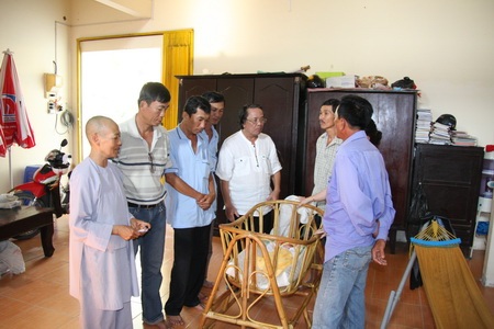 Quỹ Bé Nhân ái đến với 3 cháu bé bị bỏ rơi ở chùa Long An - 16 Quỹ Bé Nhân ái đến với 3 cháu bé bị bỏ rơi ở chùa Long An - 16