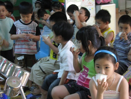 "Xoay" đủ cách để lo bữa ăn cho trẻ thời tăng giá - 3