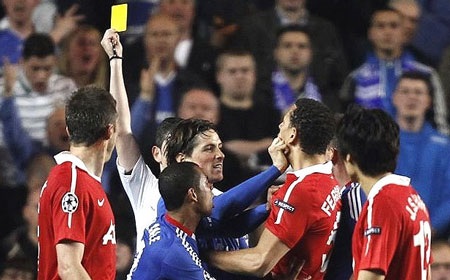 Nhìn lại hai trận tứ kết lượt đi Champions League đêm qua - 8