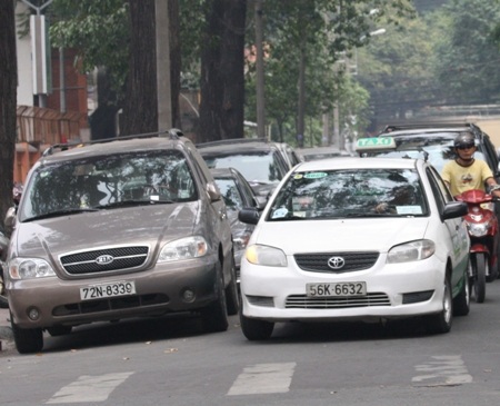 Hạn chế ô tô theo ngày chẵn lẻ sẽ làm khó người dân - 1