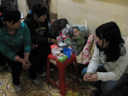 Cô sinh viên ung thư máu chăm mẹ ung thư - 1