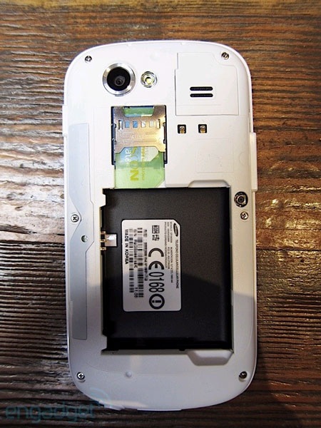 Đập hộp điện thoại Google Nexus S màu trắng  - 11