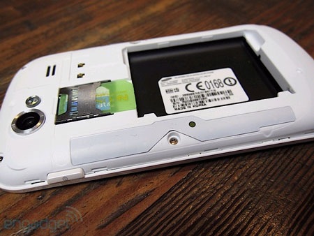 Đập hộp điện thoại Google Nexus S màu trắng  - 7