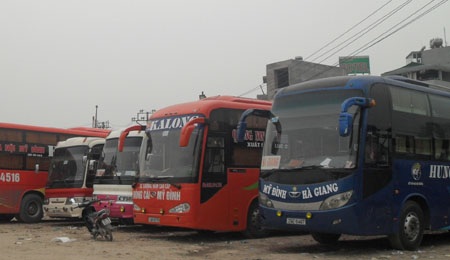 Hàng trăm lượt xe tăng cường ngày giỗ Tổ - 1