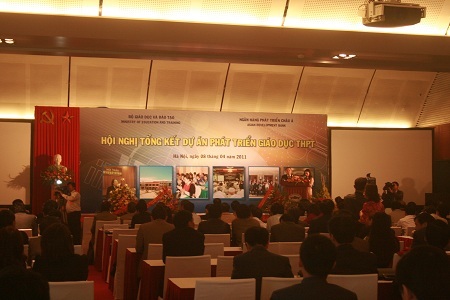 6 năm, đầu tư hơn 60 triệu USD cho phát triển giáo dục THPT - 1