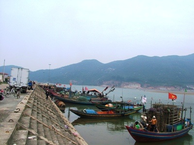 Ngư dân “méo mặt” vì xăng dầu tăng giá - 1 Ngư dân “méo mặt” vì xăng dầu tăng giá - 1