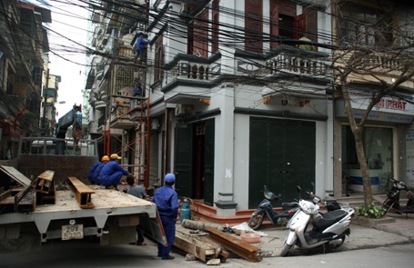 “Thần đèn” đất Bắc bắt đầu “cứu” ngôi nhà nghiêng - 1 “Thần đèn” đất Bắc bắt đầu “cứu” ngôi nhà nghiêng - 1