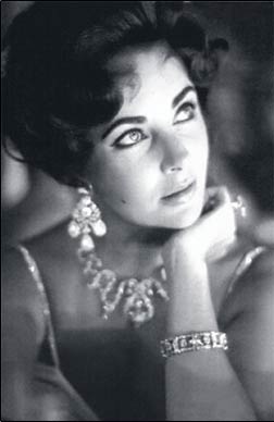 Kimora Lee muốn sở hữu nữ trang của Elizabeth Taylor - 2 Kimora Lee muốn sở hữu nữ trang của Elizabeth Taylor - 2