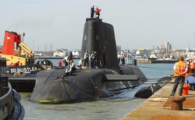 Nổ súng trên tàu ngầm Anh, 1 người thiệt mạng - 1 Nổ súng trên tàu ngầm Anh, 1 người thiệt mạng - 1