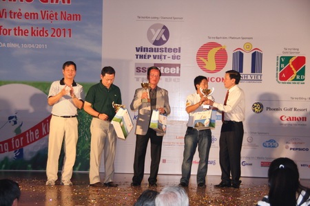 Hơn 1,2 tỷ đồng Vì trẻ em nghèo Việt Nam - 6 Hơn 1,2 tỷ đồng Vì trẻ em nghèo Việt Nam - 6