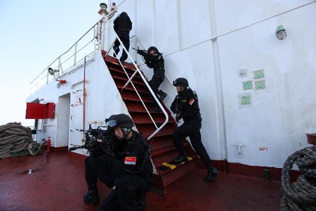 Trung Quốc diễn tập chống hải tặc trên Vịnh Aden - 6 Trung Quốc diễn tập chống hải tặc trên Vịnh Aden - 6