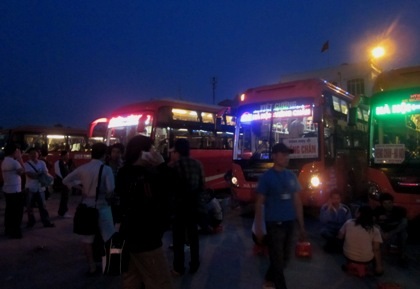 Nghỉ dài ngày, dòng người tấp nập rời Thủ đô - 3