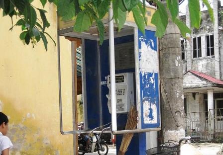 Hà Nam: Bốt điện thoại thẻ cùng chung “thảm cảnh” - 4 Hà Nam: Bốt điện thoại thẻ cùng chung “thảm cảnh” - 4