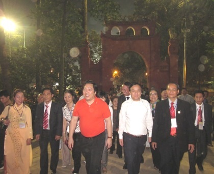 Xúc động kiều bào về đất Tổ dâng hương - 2