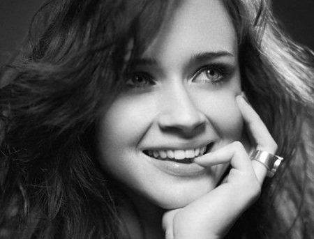 Cận cảnh đôi mắt tuyệt đẹp của Alexis Bledel - 4