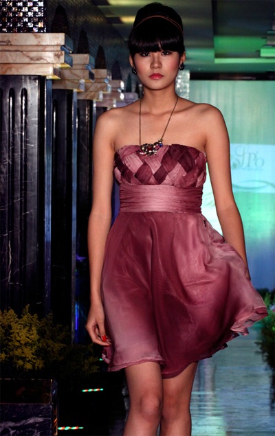 “Gái một con” Hạ Vy biến hoá với sắc màu - 18