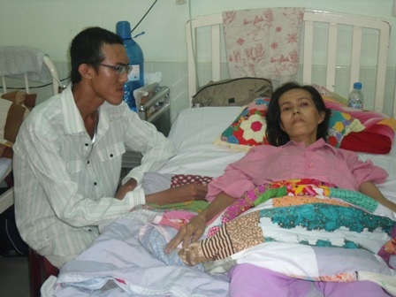 Người con có “trái tim nằm lệch chỗ” mong được chết thay mẹ - 1