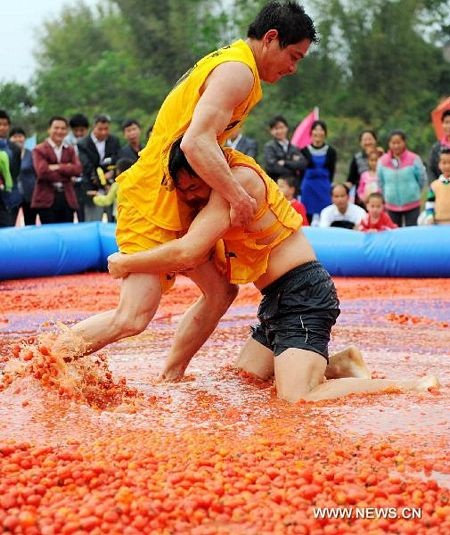 Đấu vật trong bể cà chua - 3 Đấu vật trong bể cà chua - 3