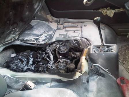 Xe 12 chỗ tự dưng bốc cháy - 3 Xe 12 chỗ tự dưng bốc cháy - 3