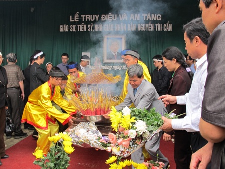 Di hài GS Nguyễn Tài Cẩn được đưa về quê nhà Nghệ An  - 5