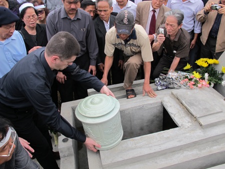 Di hài GS Nguyễn Tài Cẩn được đưa về quê nhà Nghệ An  - 13