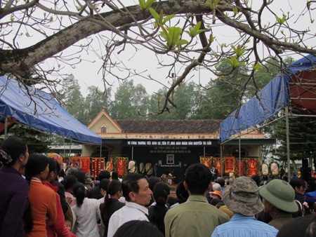 Di hài GS Nguyễn Tài Cẩn được đưa về quê nhà Nghệ An  - 1