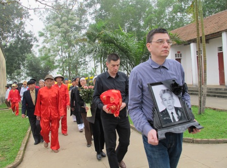 Di hài GS Nguyễn Tài Cẩn được đưa về quê nhà Nghệ An  - 2