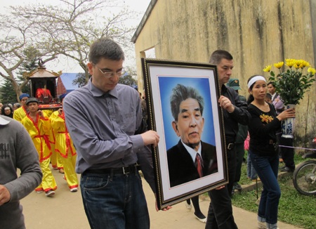 Di hài GS Nguyễn Tài Cẩn được đưa về quê nhà Nghệ An  - 7