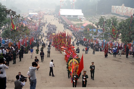 Thành kính dâng hương tưởng niệm các Vua Hùng - 3 Thành kính dâng hương tưởng niệm các Vua Hùng - 3
