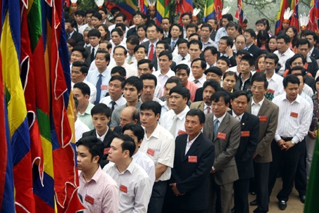 Thành kính dâng hương tưởng niệm các Vua Hùng - 11 Thành kính dâng hương tưởng niệm các Vua Hùng - 11