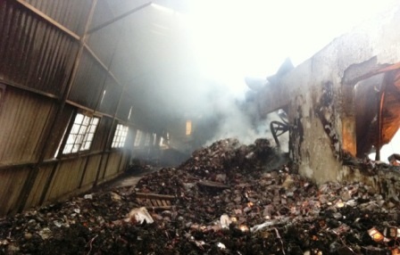 Cháy lớn, 2.000m2 xưởng sản xuất giấy vàng mã thành tro - 1