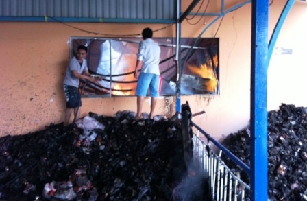 Cháy lớn, 2.000m2 xưởng sản xuất giấy vàng mã thành tro - 3