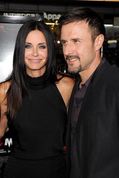 Vợ chồng Courteney Cox thân thiết trong buổi công chiếu phim - 4 Vợ chồng Courteney Cox thân thiết trong buổi công chiếu phim - 4